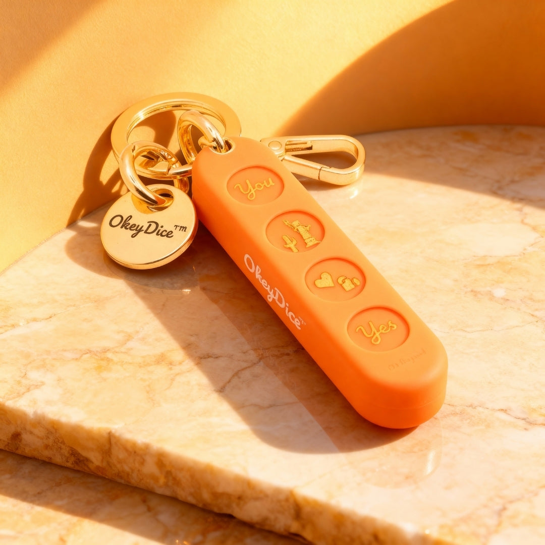 Porte-clé OkeyDice à 4 dés décisionnels — silicone soft-touch et métal doré