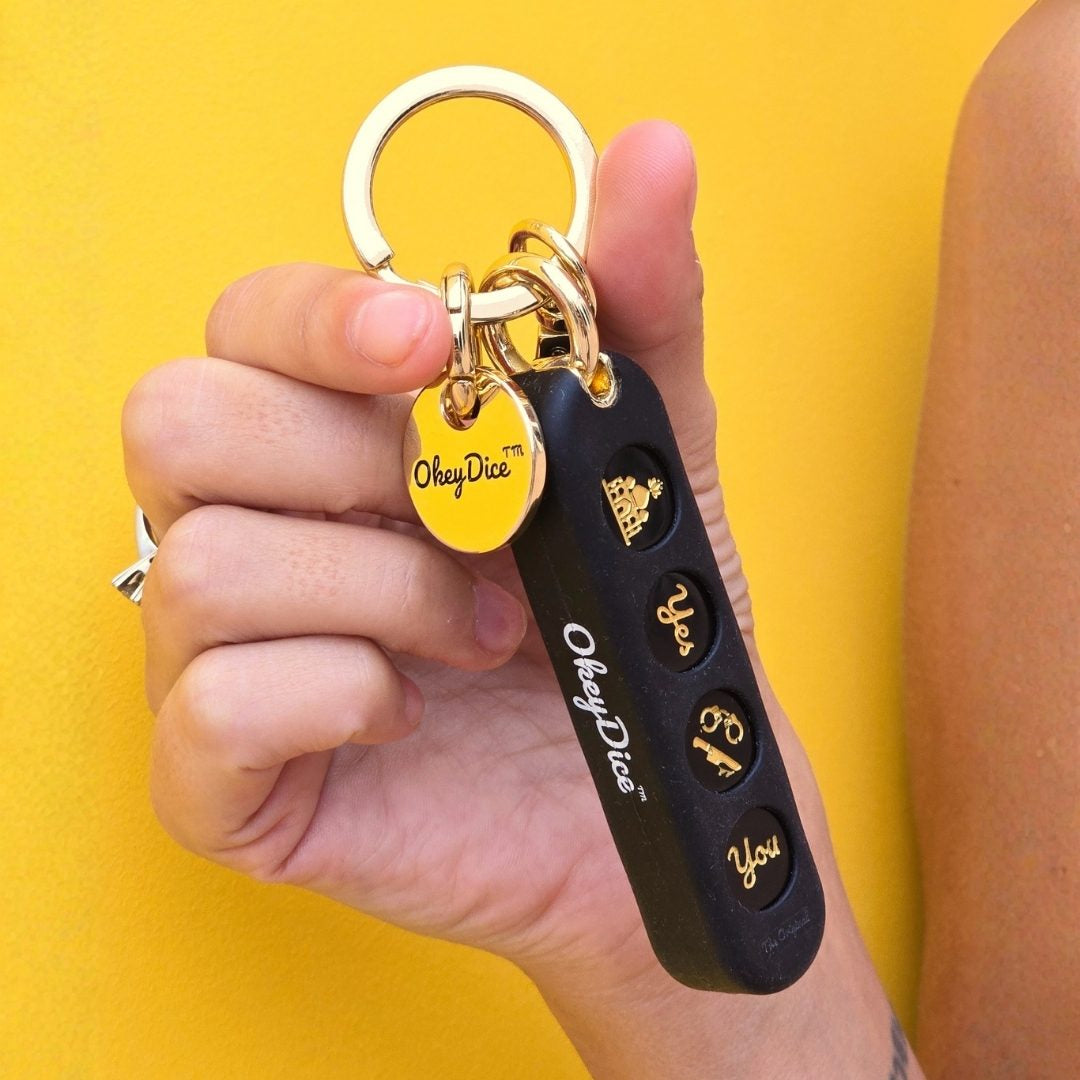Porte-clé OkeyDice à 4 dés décisionnels — silicone soft-touch et métal doré